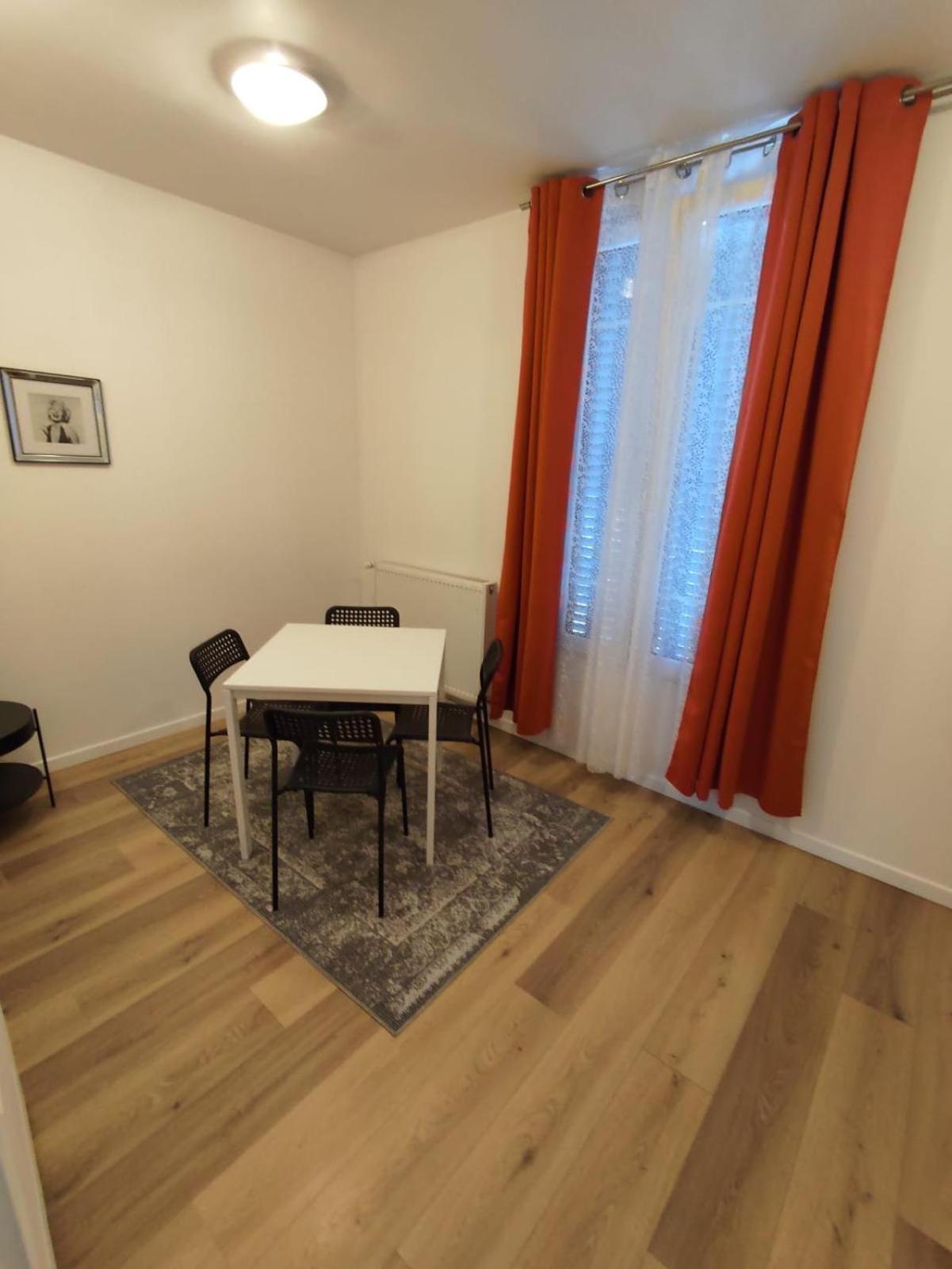 Un Deux Pieces Et Un Jardin A Villejuif Esterno foto